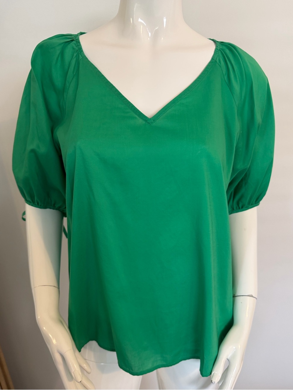 Ann Taylor Women's Kelly Green V-Neck Puff Sleeve with ties Blouse Size M